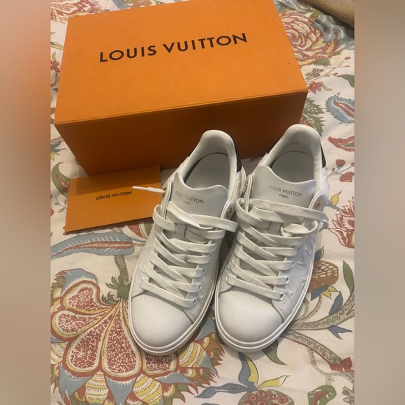 Authentic Louis Vuitton White Time Out Debossed Logo Sneakers 37 1/2 (7.5) - Picture 2 of 11